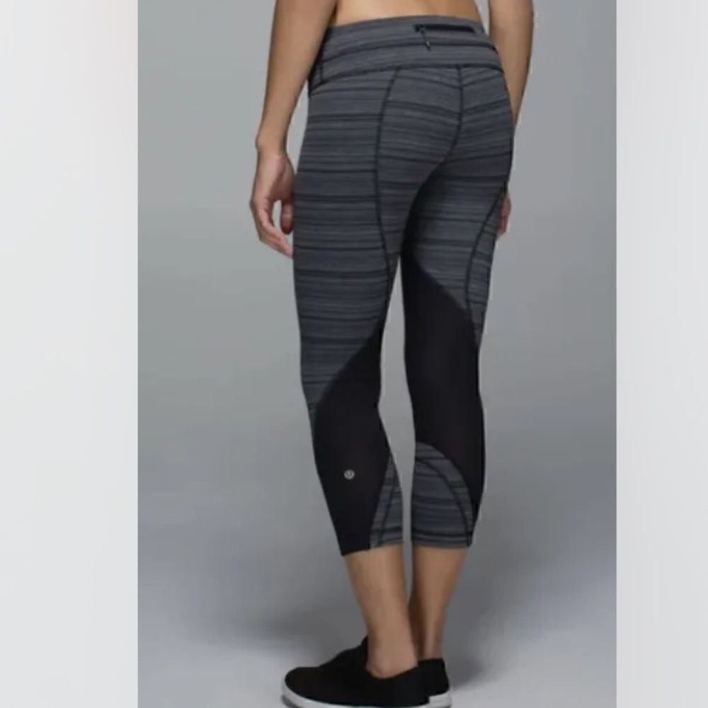 Lululemon Run: Inspire Crop II (Mesh) Cyber Stripe Deep Coal Black Size 6